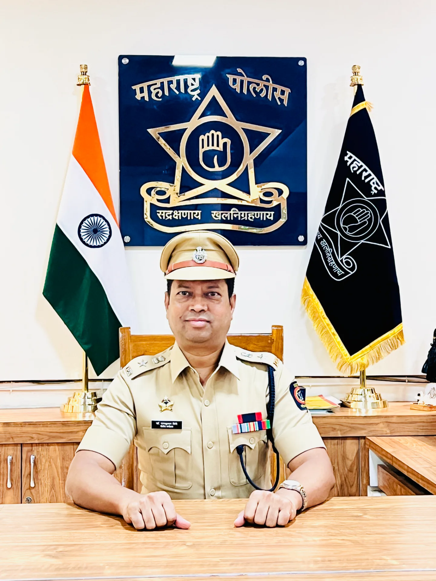 पोलीस अधीक्षक यांचे छायाचित्र - डॉ. राजकुमार शिंदे (भा.पो.से.) पोलीस अधीक्षक यांचे छायाचित्र